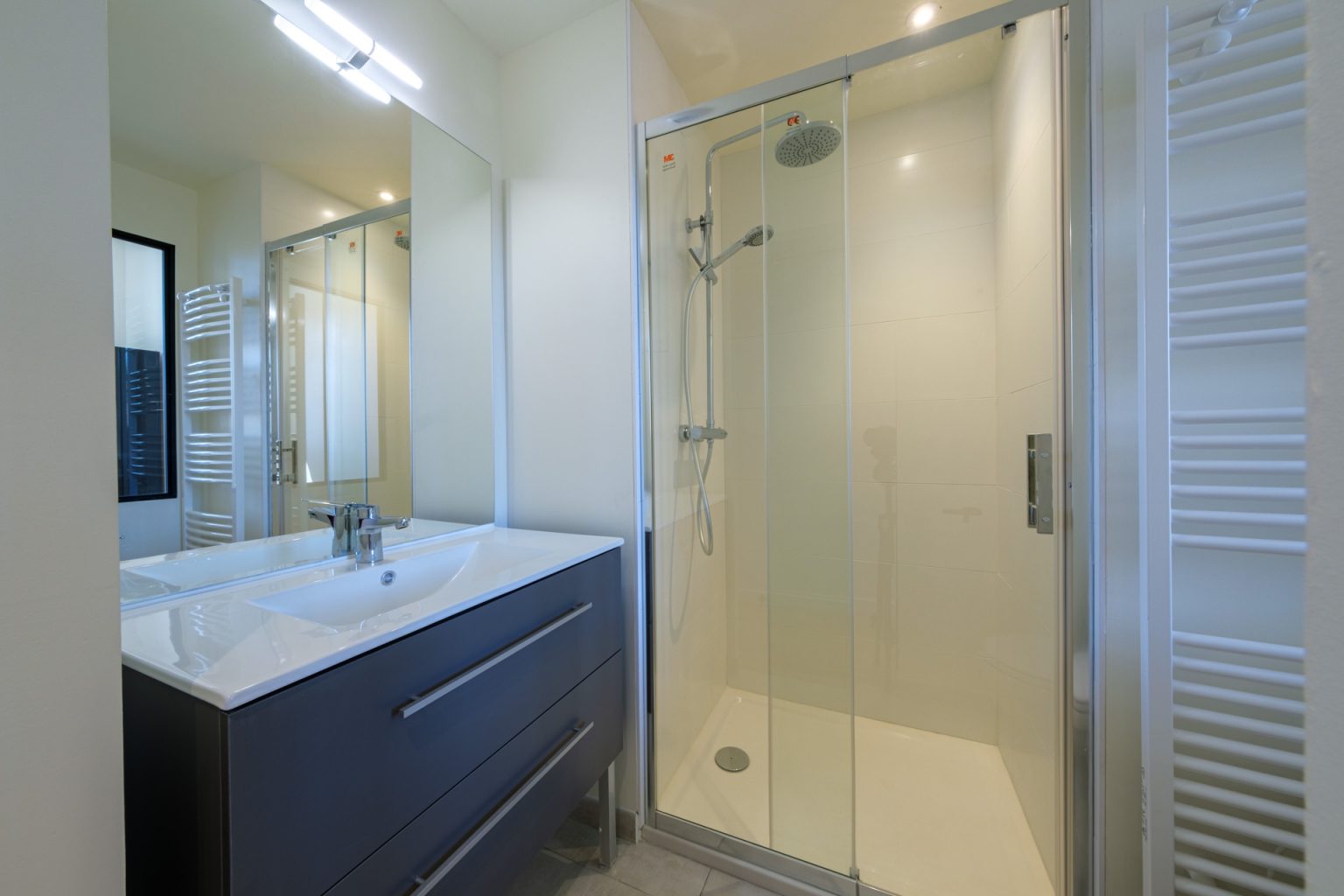 Une salle de bain en coliving