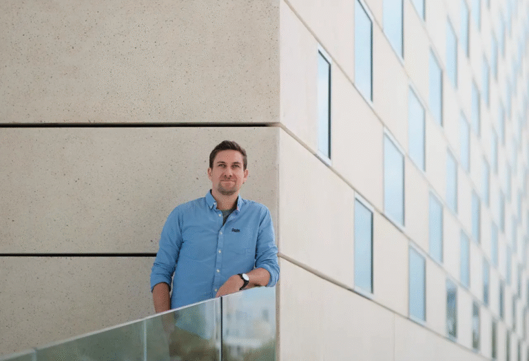 Portrait de dirigeant à Bordeaux : Quand l’architecture raconte votre leadership