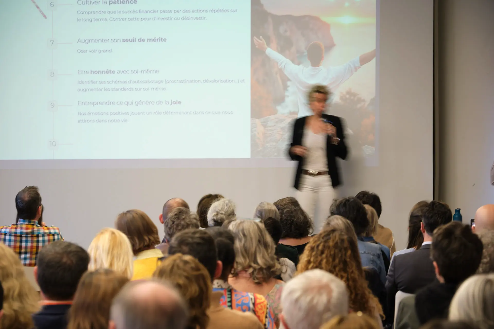 Présentation professionnelle à Bordeaux, échanges avec l’équipe, photographe événementiel Bordeaux