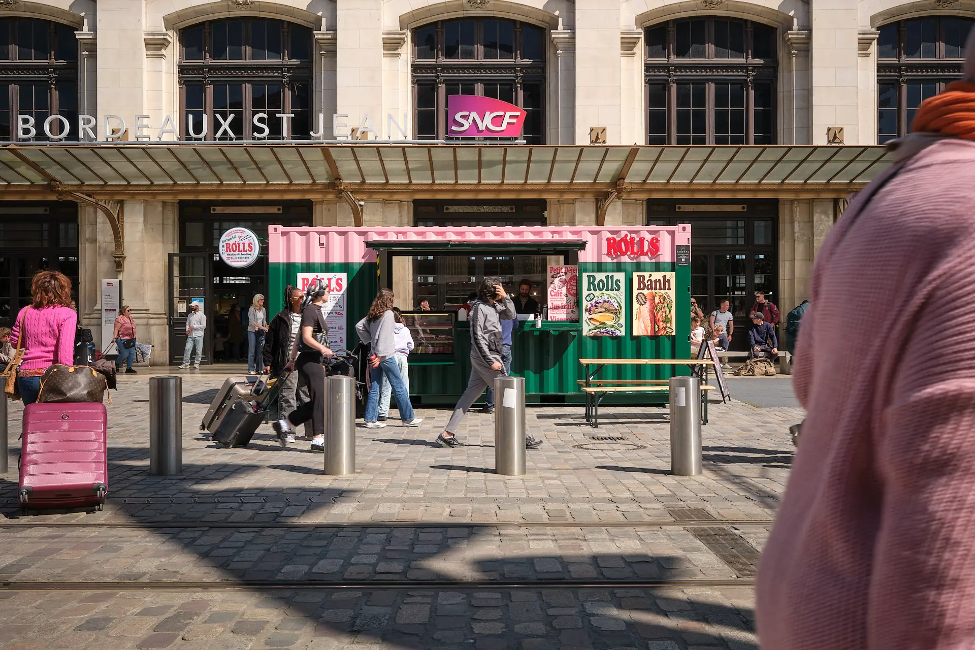 comment briefer un photographe professionnel
Reportage d'entreprise devant la gare Saint Jean à Bordeaux