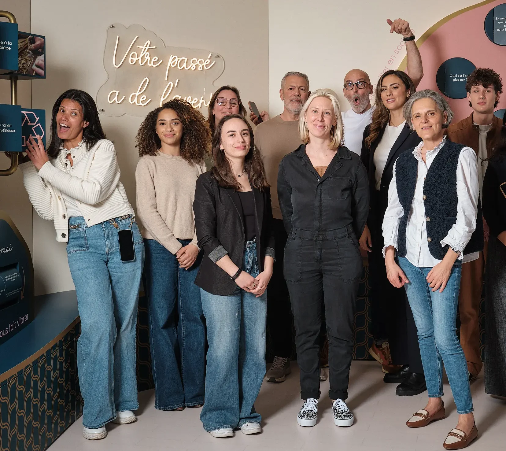 photo de groupe de fin de journée à la boutique Numissima de Bayonne