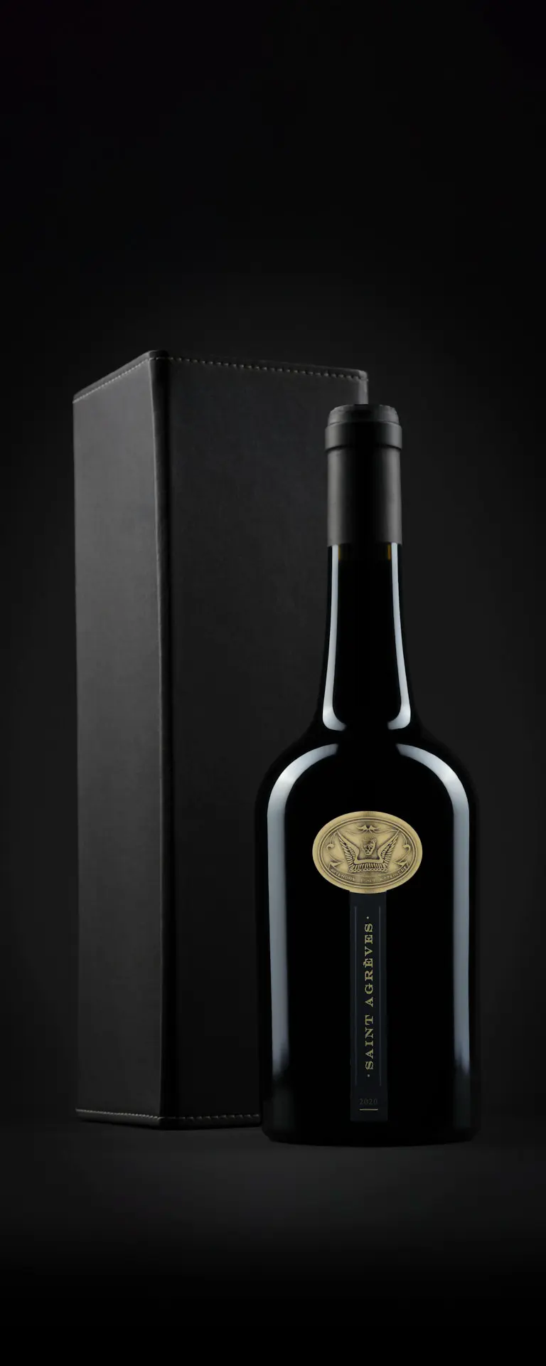 Packshot bouteille fond noir — photographie produit haut de gamme Boris Volck, photographe packshot Nouvelle-Aquitaine.