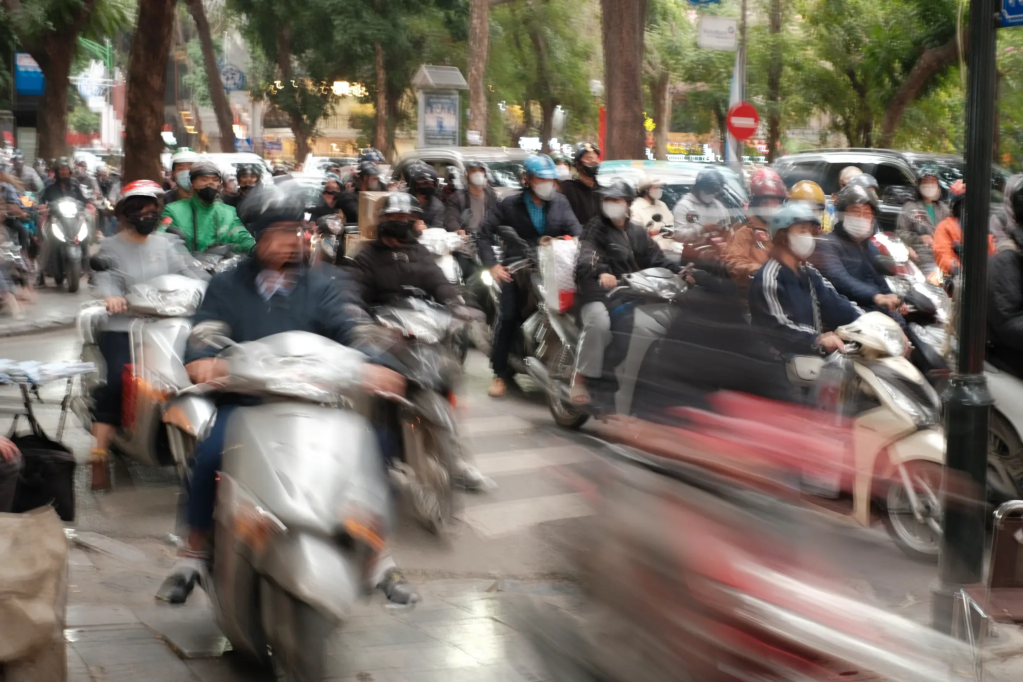 Flou de mouvement dans une scène de rue animée, illustration de la vitesse d'obturation — Boris Volck photographe